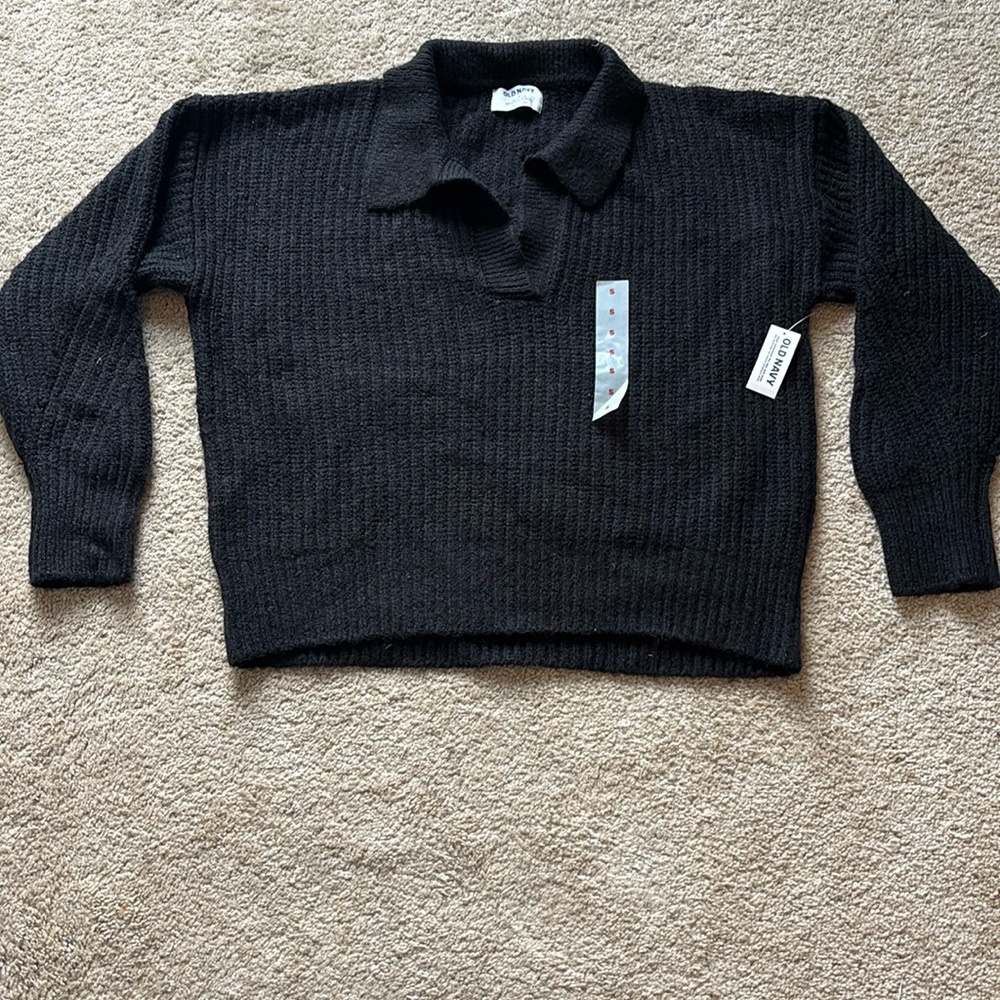Black collar sweater